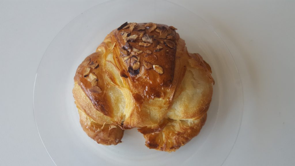 Lækker og sprød croissant med marcipan; Det bedste chokolade croissant i Aarhus indlæg