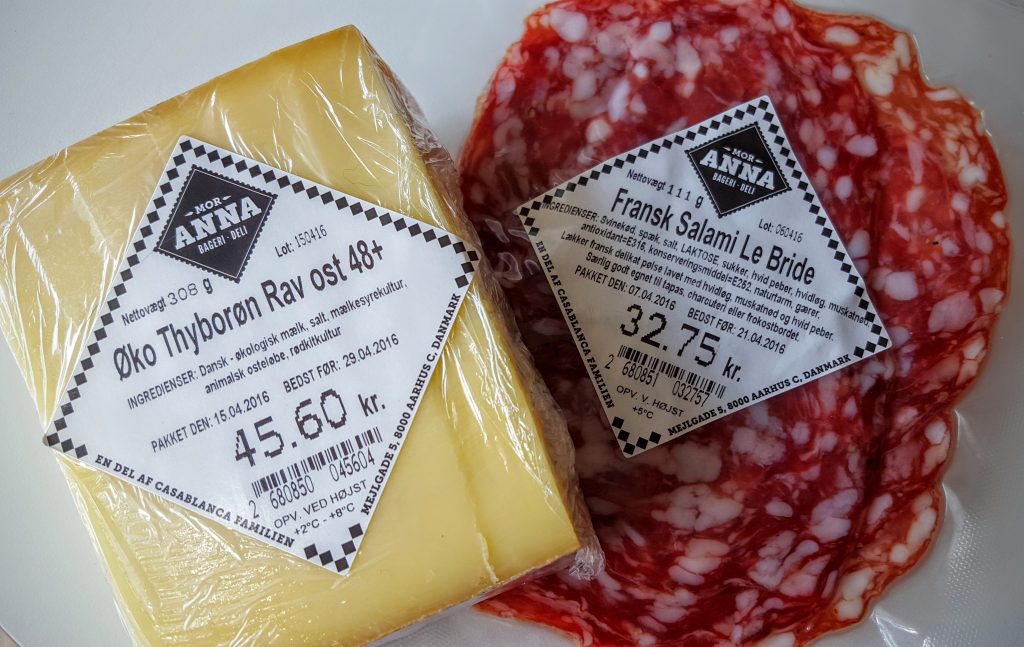 Vores yndlings deli køb hos Mor Anna - Øko Thyborøn Rav ost 48+ og Fransk Salami Le Bride; Gourmetbagere i Aarhus indlæg