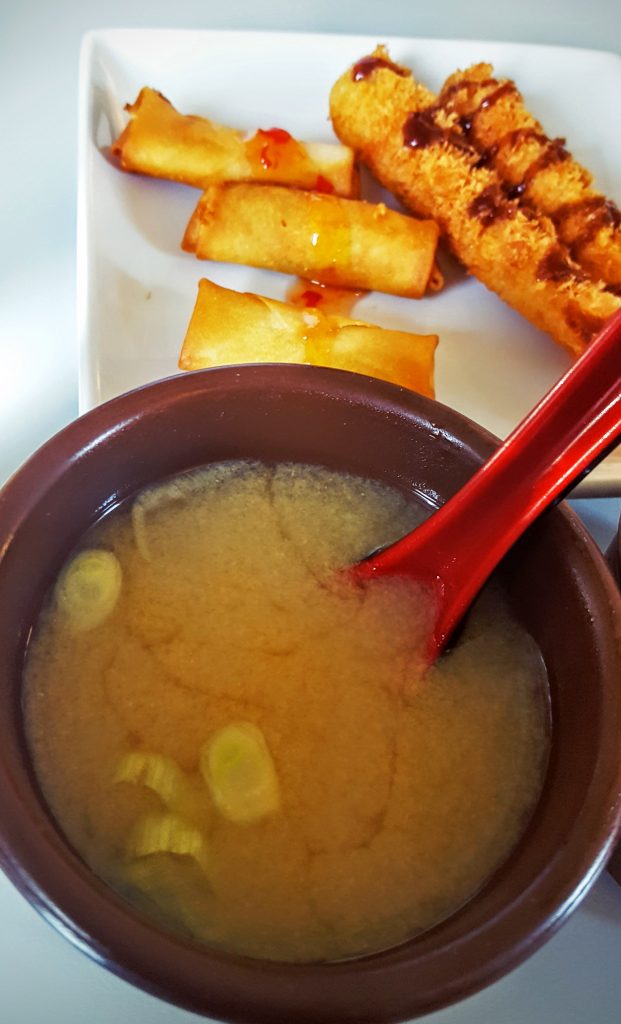 Saichi Sushi miso suppe, forårsruller og panko rejer; Spis-alt-du-kan sushi hos Saichi Sushi indlæg