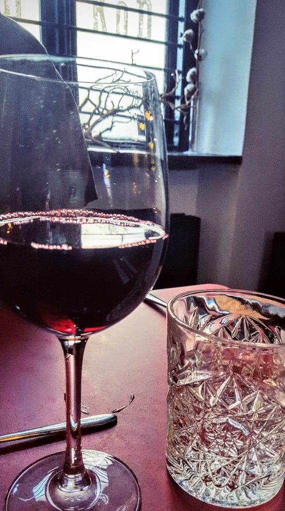 Rødvin i vinglas; Spis & Støt 2016 ved Köd Aarhus indlæg