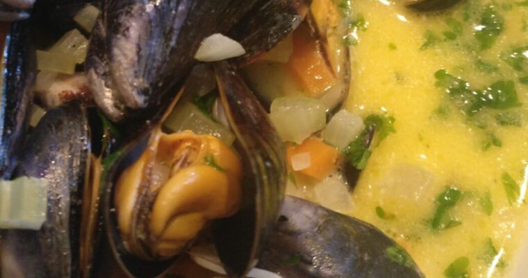 Moules marinières | Hvidvins dampede blåmuslinger opskrift