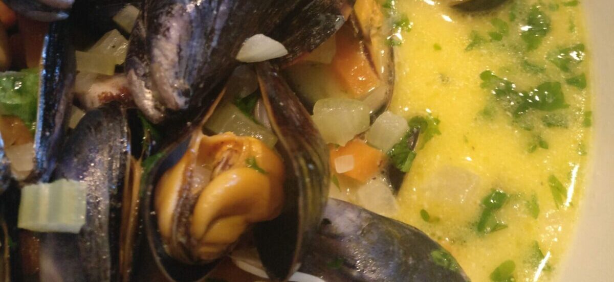 Moules marinières | Hvidvins dampede blåmuslinger opskrift